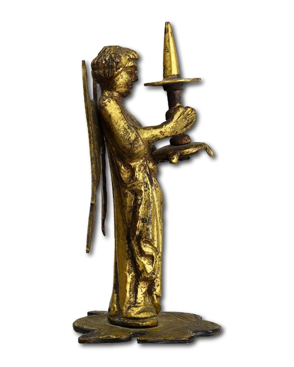 Sculpture Médiévale En Bronze Doré Représentant Une Torchère Portant Un Ange.-photo-3