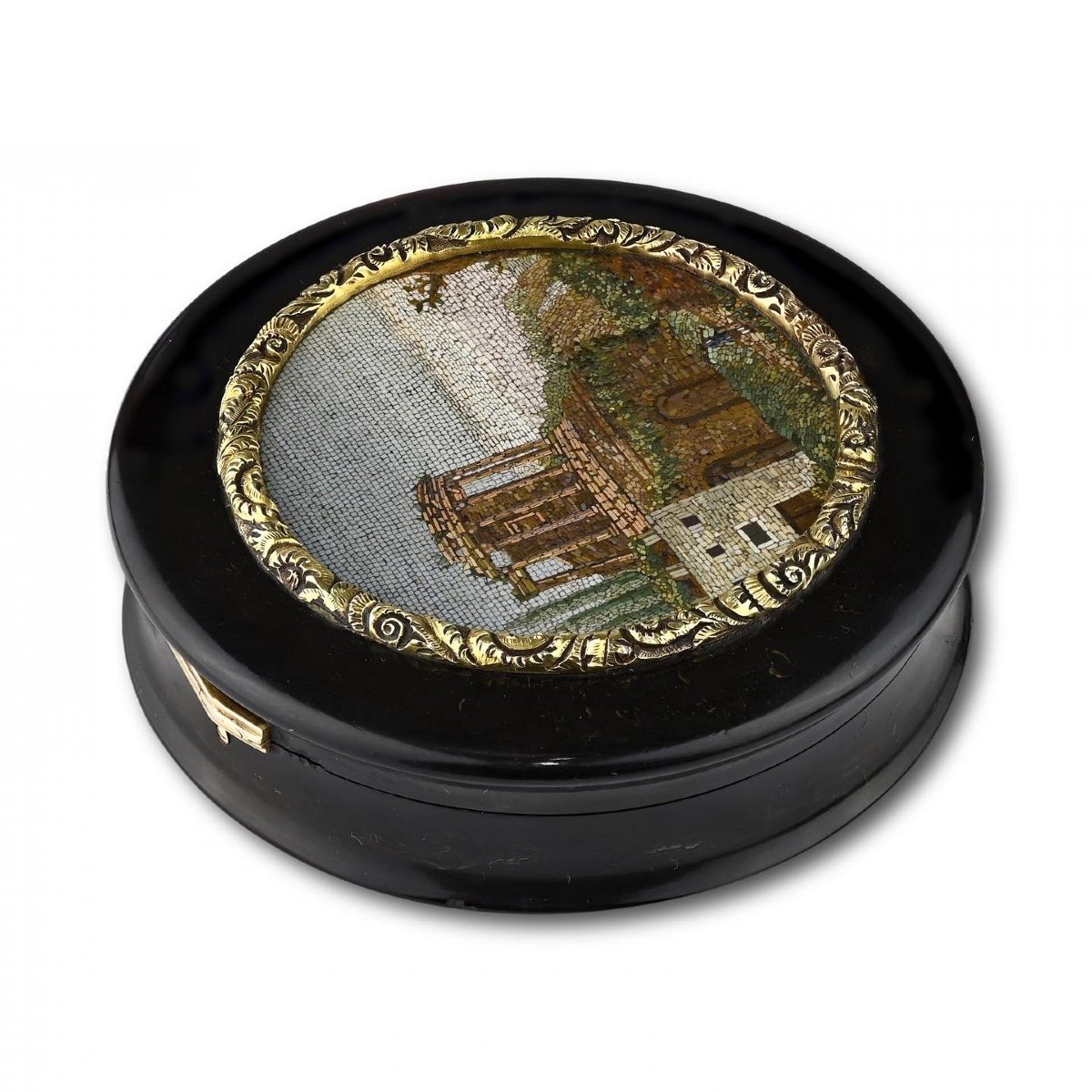 Gold Mounted Tortoiseshell Snuff Box With A Micromosaic Of The Temple Of Vesta.-photo-1