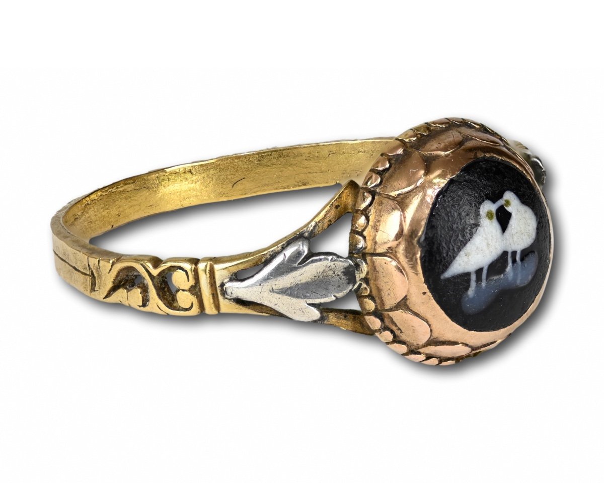 Gold Ring With A Glass Jewel With A Pair Of Billing Doves. French, 18th Century.-photo-2