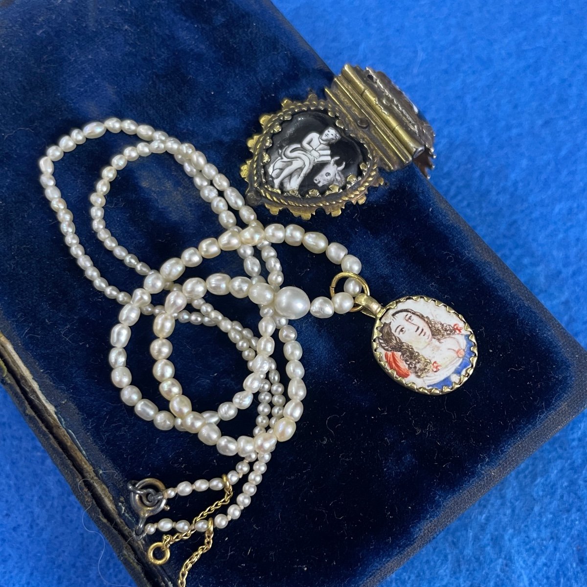 Pendentif En Or Et émail Représentant Des Bustes De Belles Dames. Français, 17ème Siècle  -photo-5