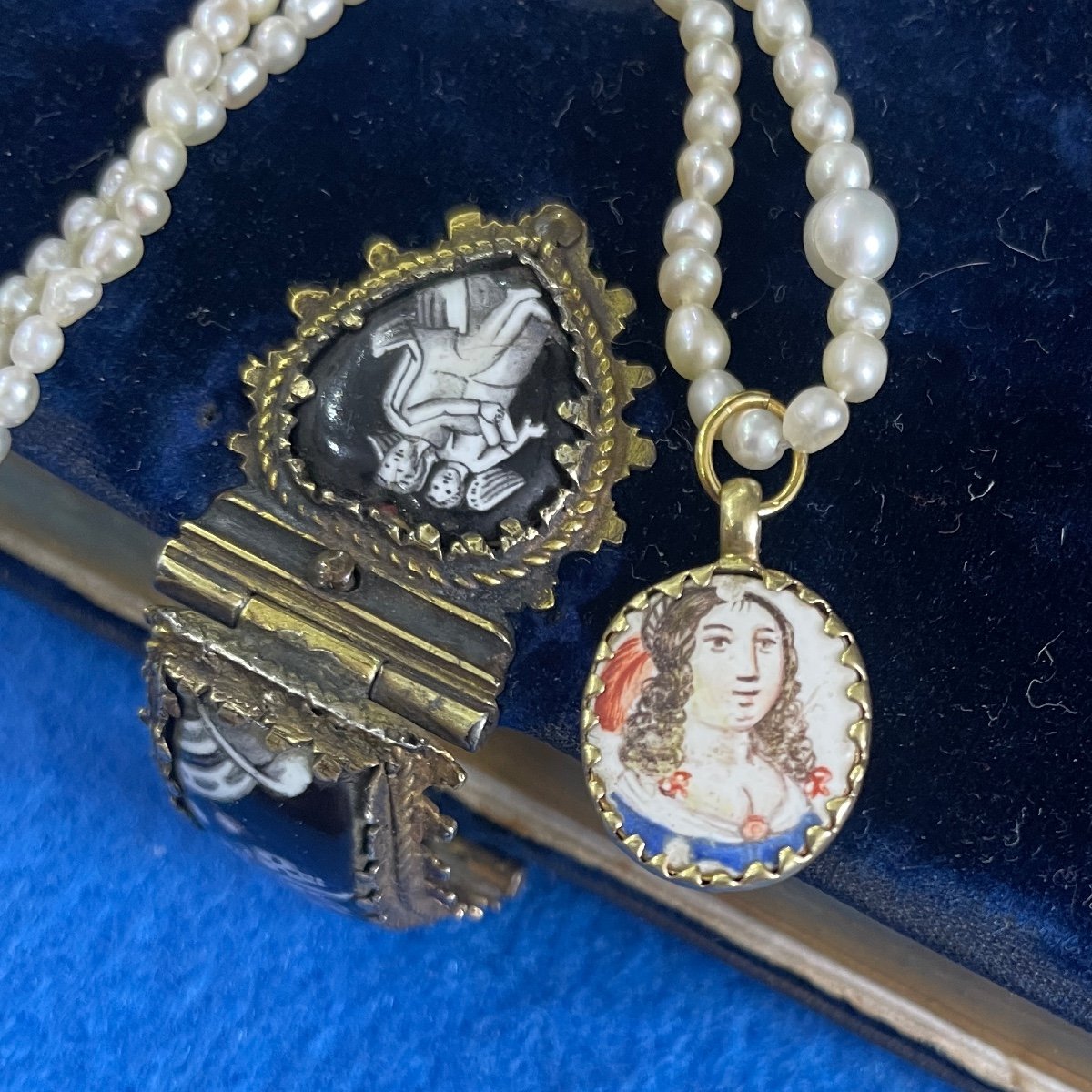 Pendentif En Or Et émail Représentant Des Bustes De Belles Dames. Français, 17ème Siècle  -photo-7