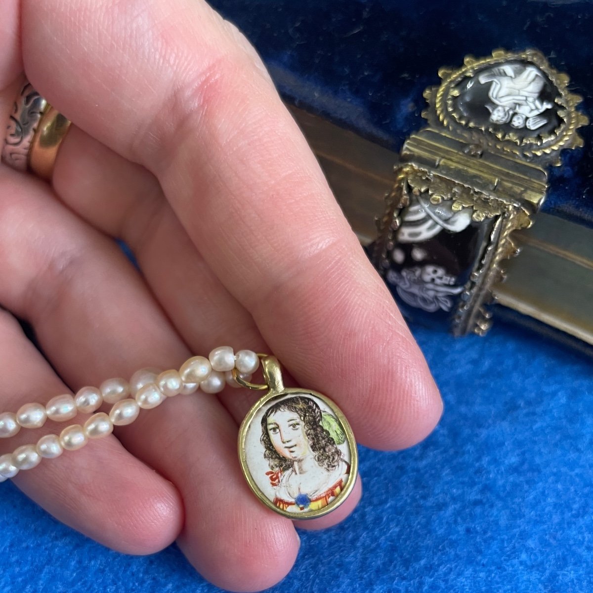 Pendentif En Or Et émail Représentant Des Bustes De Belles Dames. Français, 17ème Siècle  -photo-8