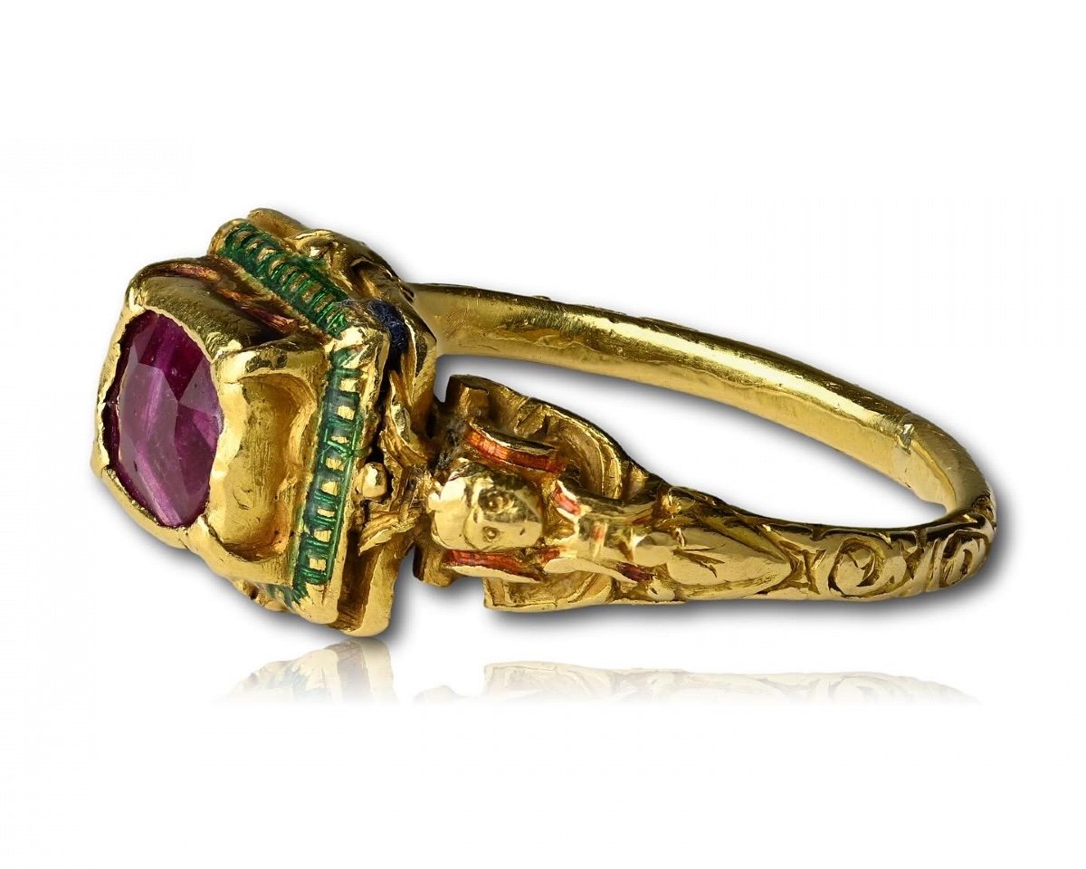Bague Renaissance En Or Et émail Sertie d'Un Rubis. Europe Occidentale, XVIe Siècle.-photo-5