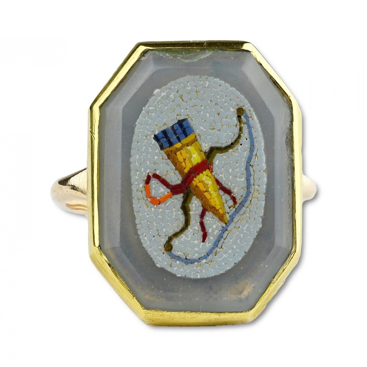 Bague En Or Sertie d'Une Micromosaïque Représentant Un Arc d'Amour Et Un Carquois De Flèches.  -photo-3