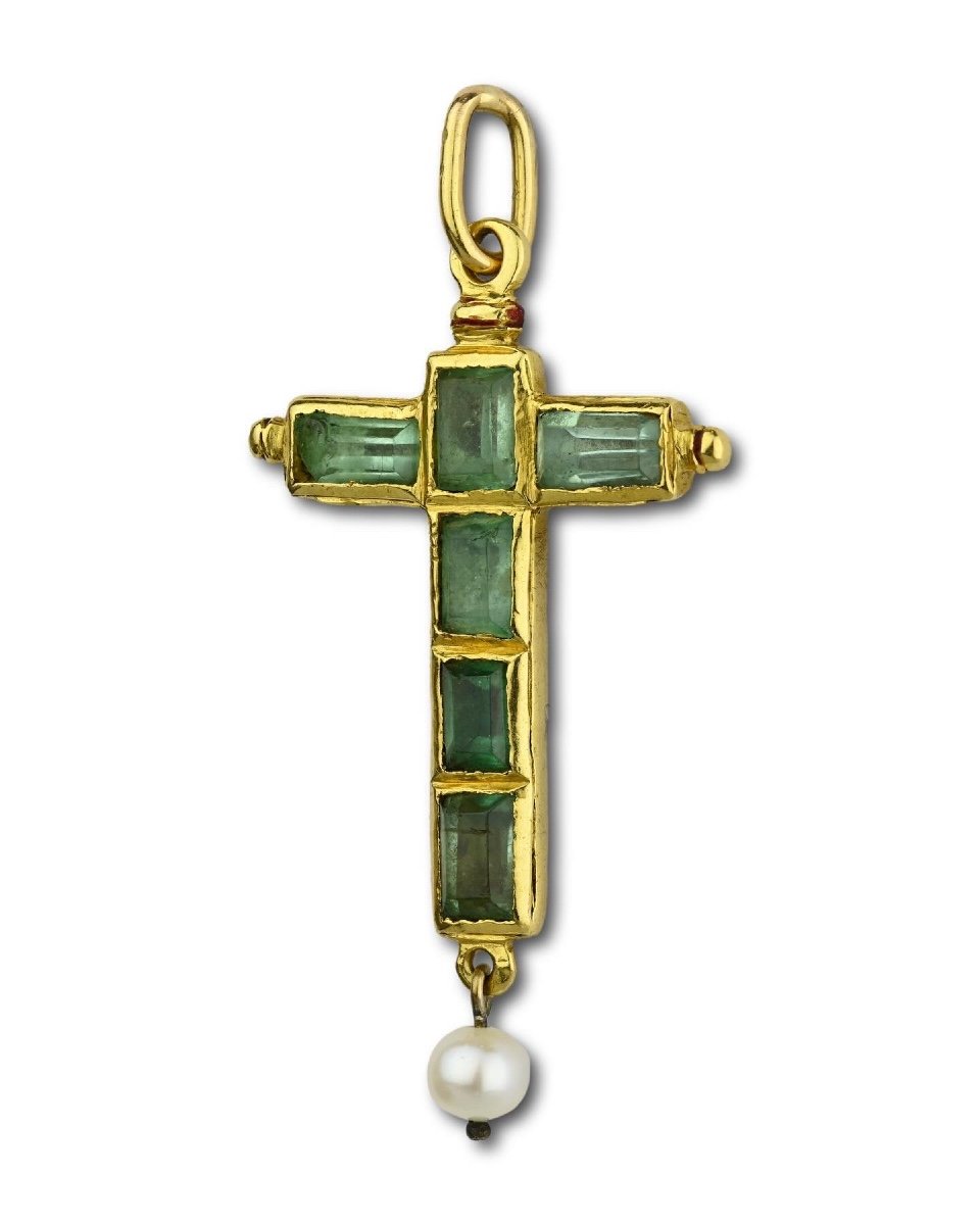 Pendentif Croix En Or Et émail Avec émeraudes Taillées En Table. Espagnol, XVIIe Siècle.-photo-2