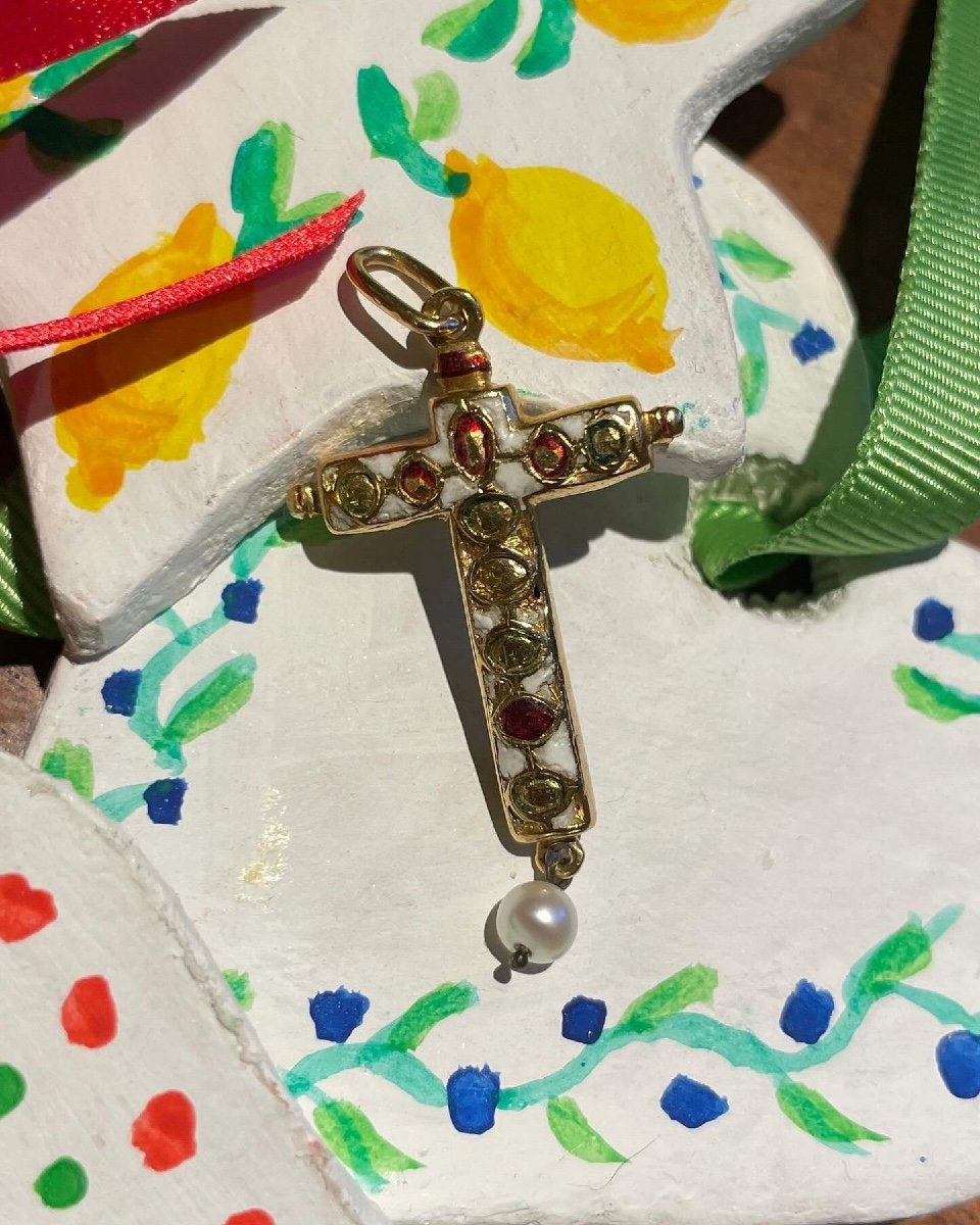 Pendentif Croix En Or Et émail Avec émeraudes Taillées En Table. Espagnol, XVIIe Siècle.-photo-3