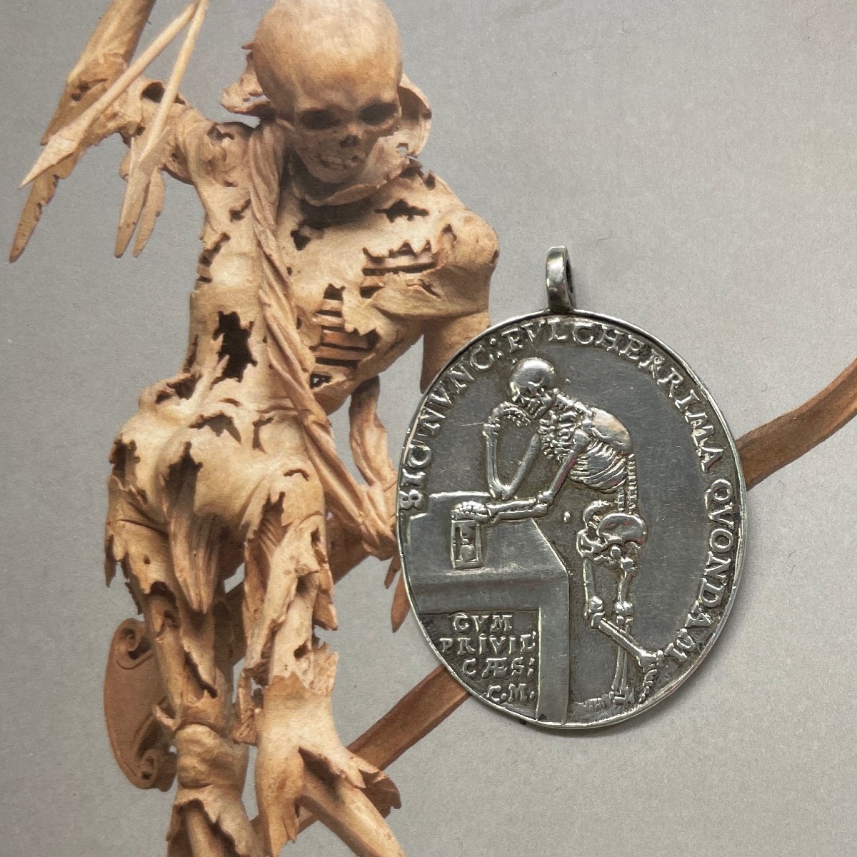 Médaille Vanité En Argent Avec Un Squelette Et Un Buste De Femme. Allemand, XVIIe Siècle  -photo-1