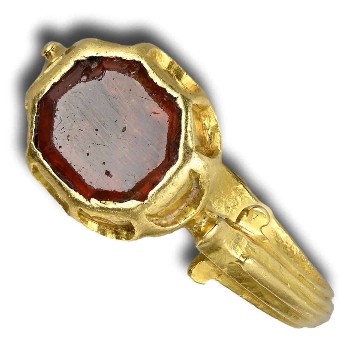 Bague Renaissance En Or Avec Un Grenat Hessonite. Europe Occidentale, XVIe Siècle.  -photo-4