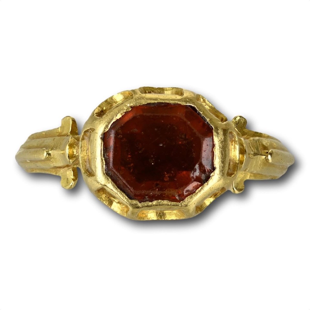 Bague Renaissance En Or Avec Un Grenat Hessonite. Europe Occidentale, XVIe Siècle.  -photo-5