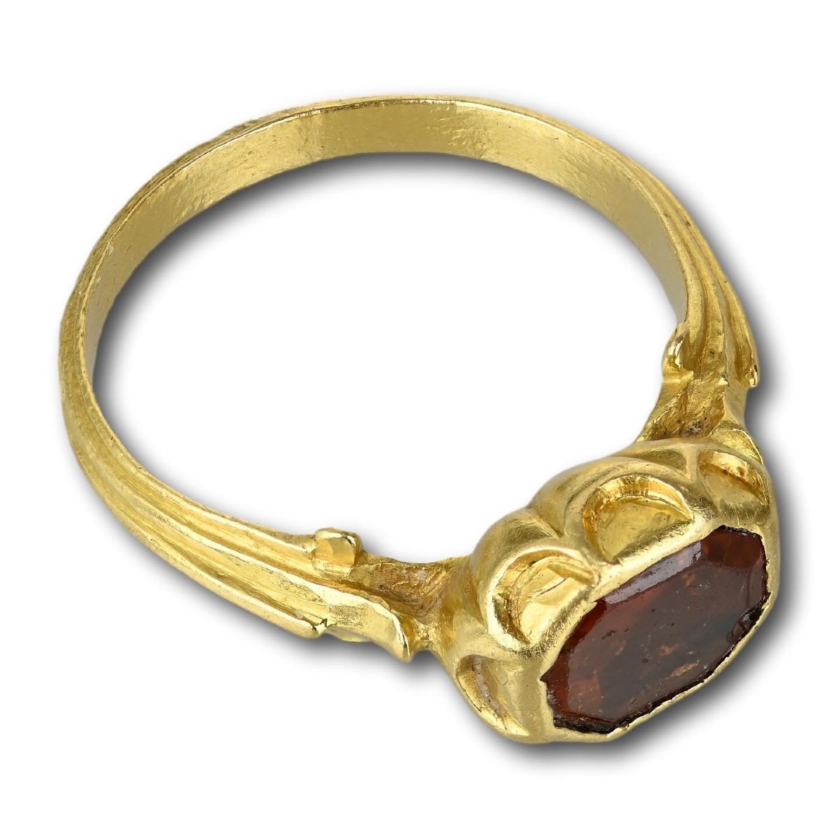 Bague Renaissance En Or Avec Un Grenat Hessonite. Europe Occidentale, XVIe Siècle.  -photo-6