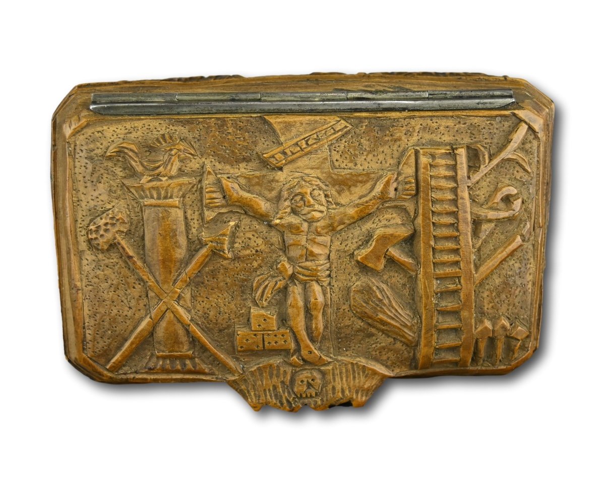 Boxwood Snuff Box Carved With The Crucifixion. German, 18th Century.-photo-2