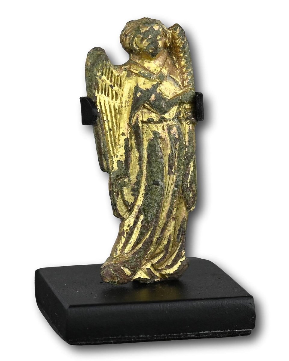 Une Figure En Bronze Doré Représentant Un Ange Portant Une Bougie. Probablement Français, 14e S-photo-2
