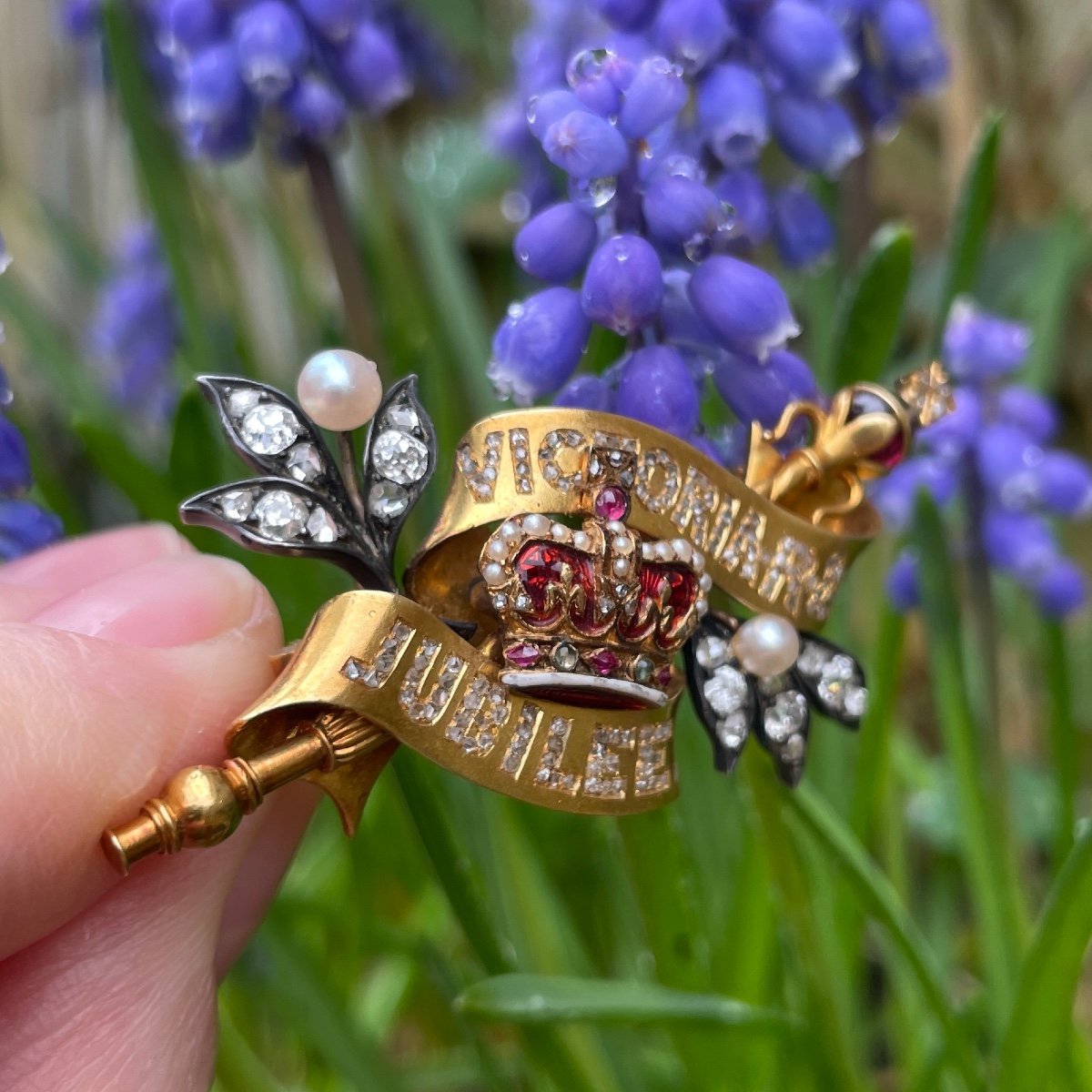 Broche En Or Commémorant Le Jubilé De La Reine Victoria. Anglais, Fin Du 19ème Siècle.   -photo-2