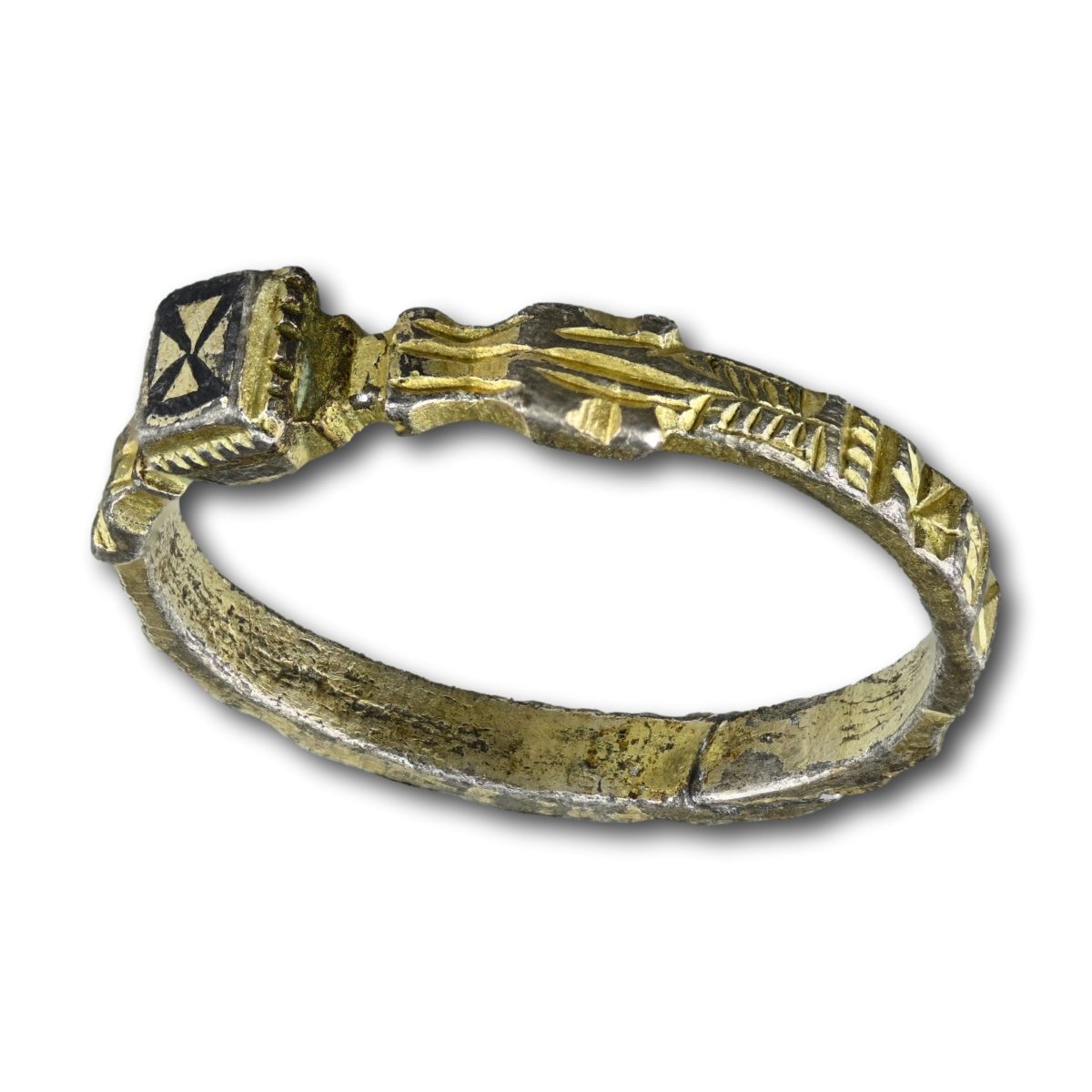 Medieval Silver Gilt And Niello Ring With Dragons. Italian, 13th / 14th Century.-photo-1