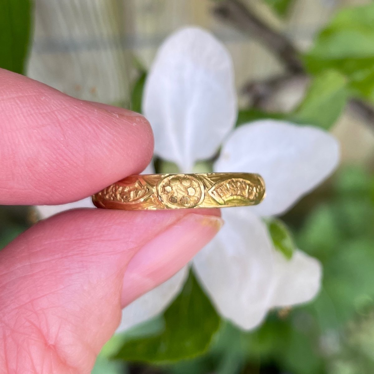 Bague Bouquet En Or Gravée d'Une Lettre Noire. Probablement Anglais, XVe Siècle.-photo-1