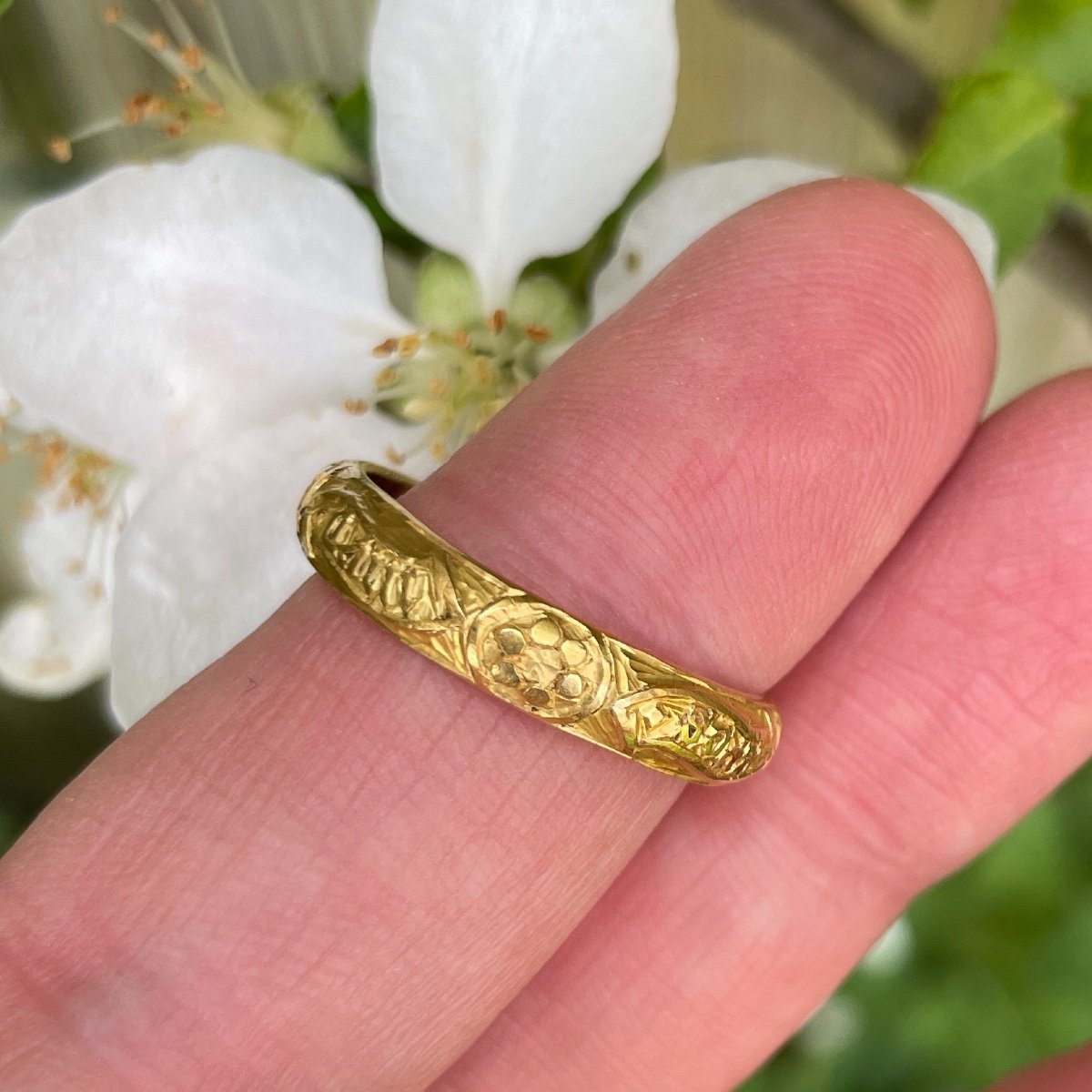 Gold Posy Ring Engraved With Black Letter. Probably English, 15th Century.-photo-3