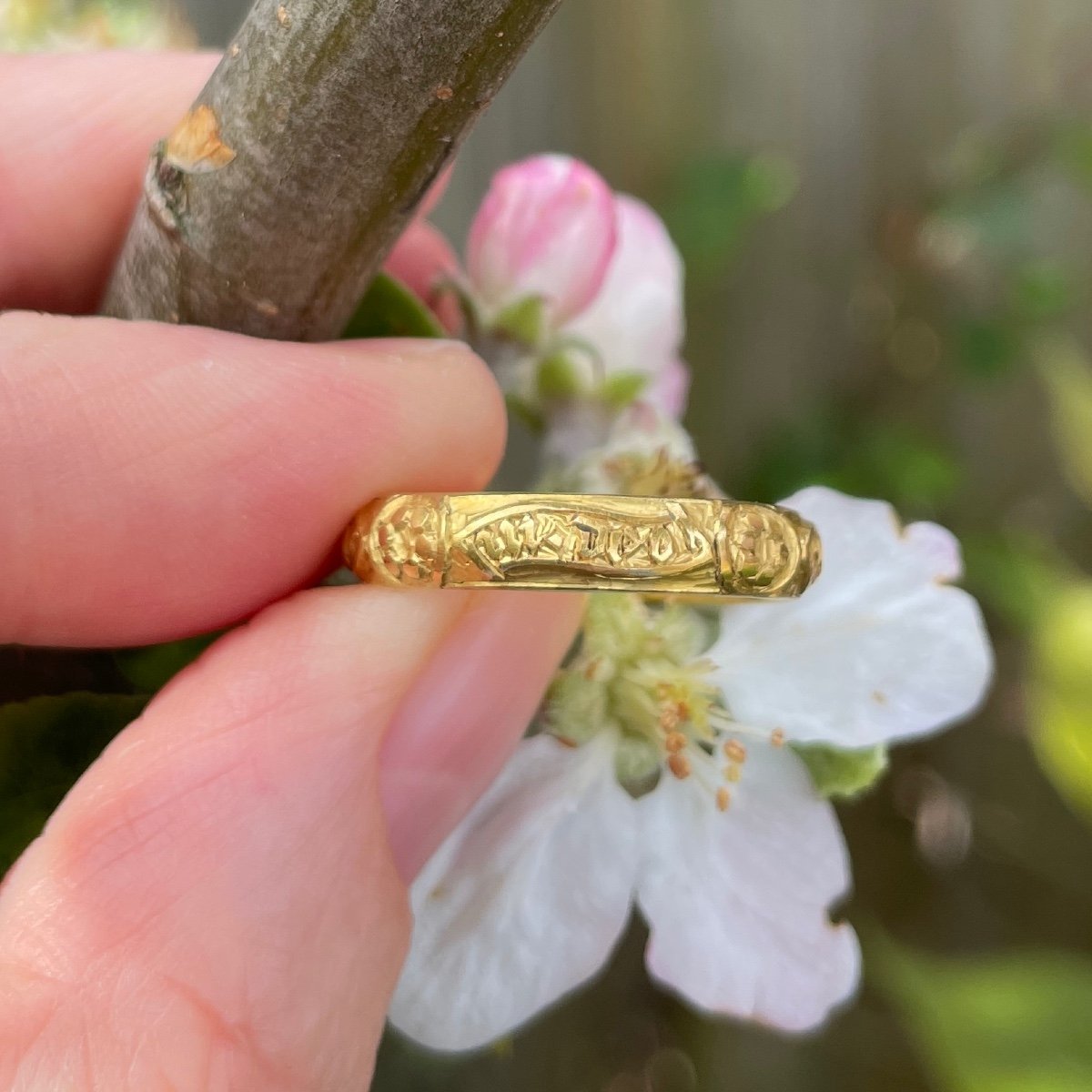 Bague Bouquet En Or Gravée d'Une Lettre Noire. Probablement Anglais, XVe Siècle.-photo-4