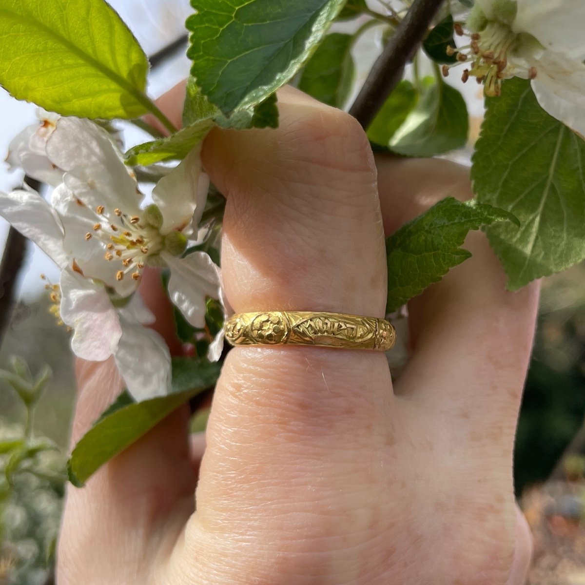 Bague Bouquet En Or Gravée d'Une Lettre Noire. Probablement Anglais, XVe Siècle.-photo-5