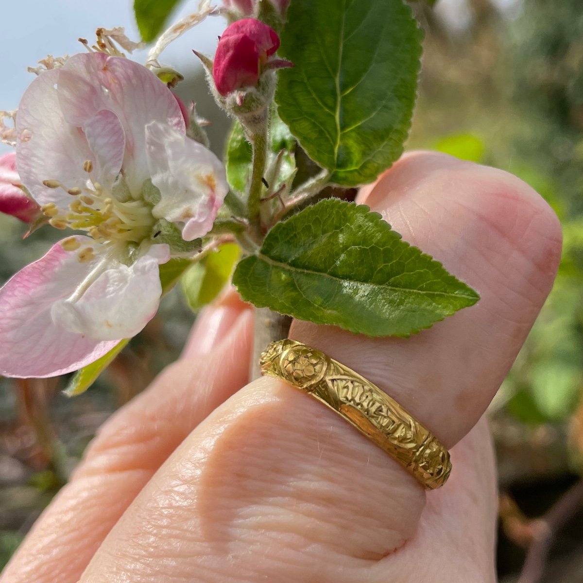 Gold Posy Ring Engraved With Black Letter. Probably English, 15th Century.-photo-6