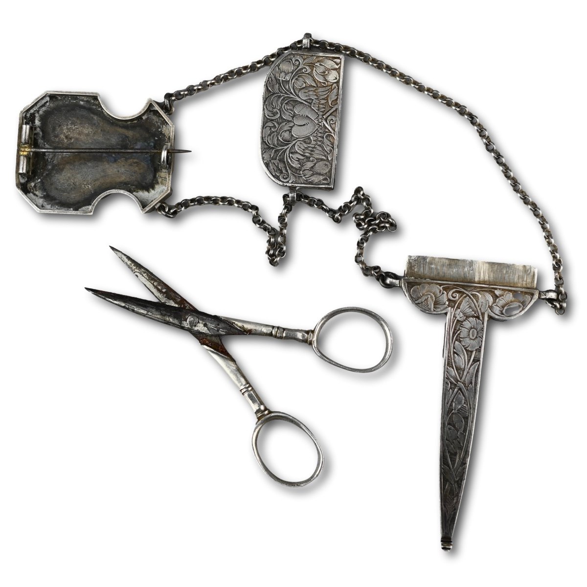 Engraved Silver Scissor Case And Chatelaine. French, Late 17th Century.-photo-2