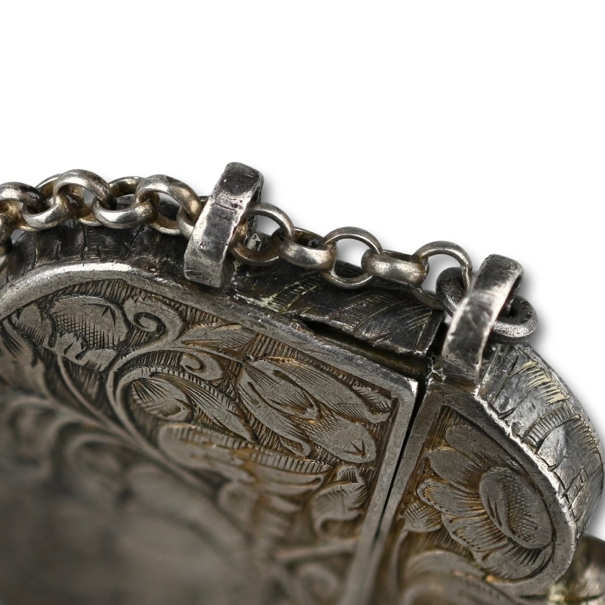 Engraved Silver Scissor Case And Chatelaine. French, Late 17th Century.-photo-4