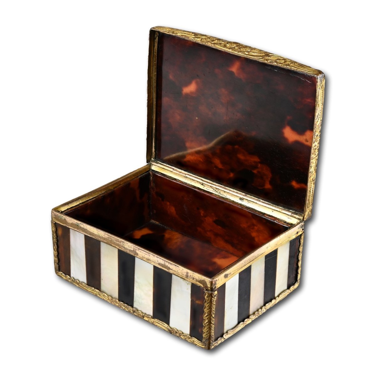 Gilt Metal Mounted Tortoiseshell And Pearl Snuff Box. French, 18th Century.-photo-2