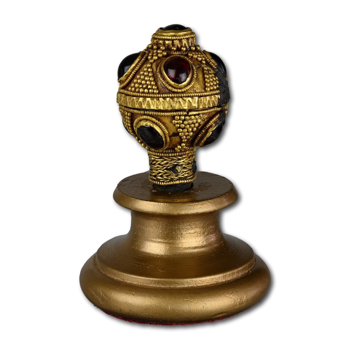 Merovingian Gold And Garnet Finial. Central And Western Europe, 7th Century Ad.-photo-3