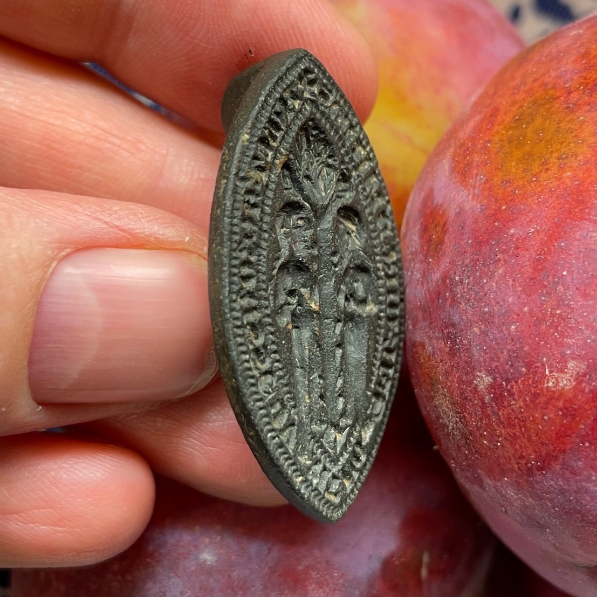 Medieval Bronze Seal Of Two Women Eating Fruit. English, 14th Century.-photo-5