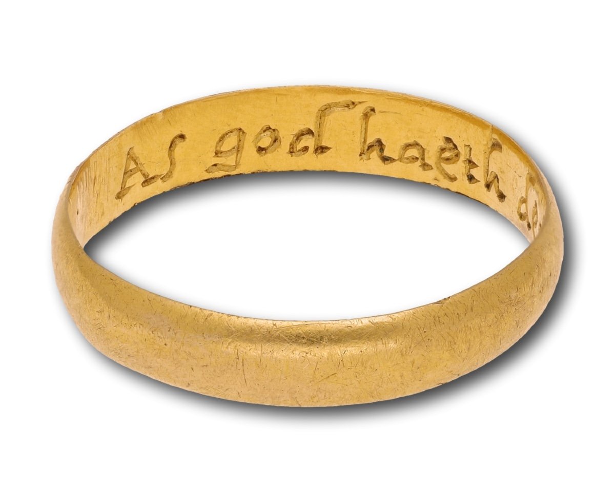 Bague En Or Avec Un Bouquet De Fleurs « As God Haeth Decread So We Agred ». Anglais, Début Du X