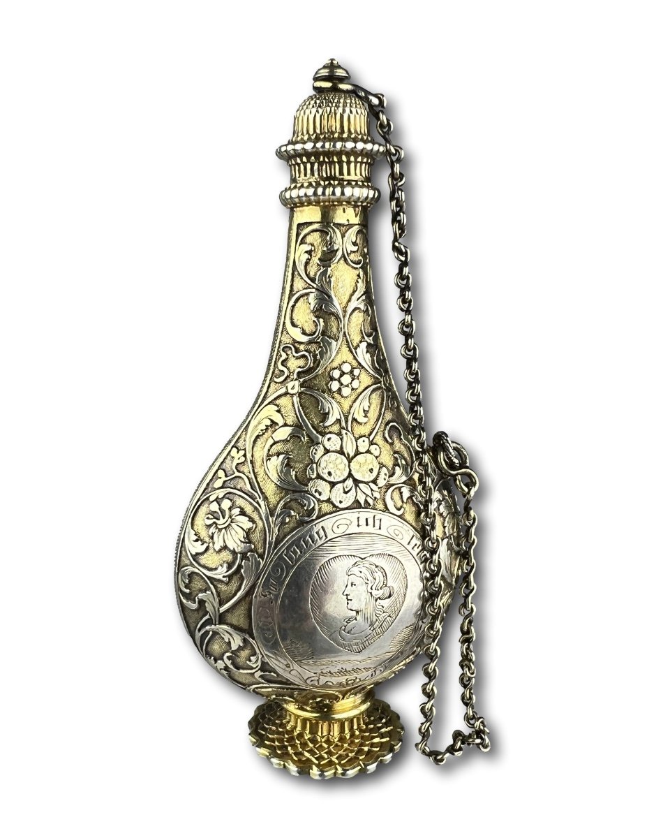 Flacon à Parfum En Argent Doré Ciselé Et Gravé. Allemagne, Augsbourg, Vers 1700. -photo-3