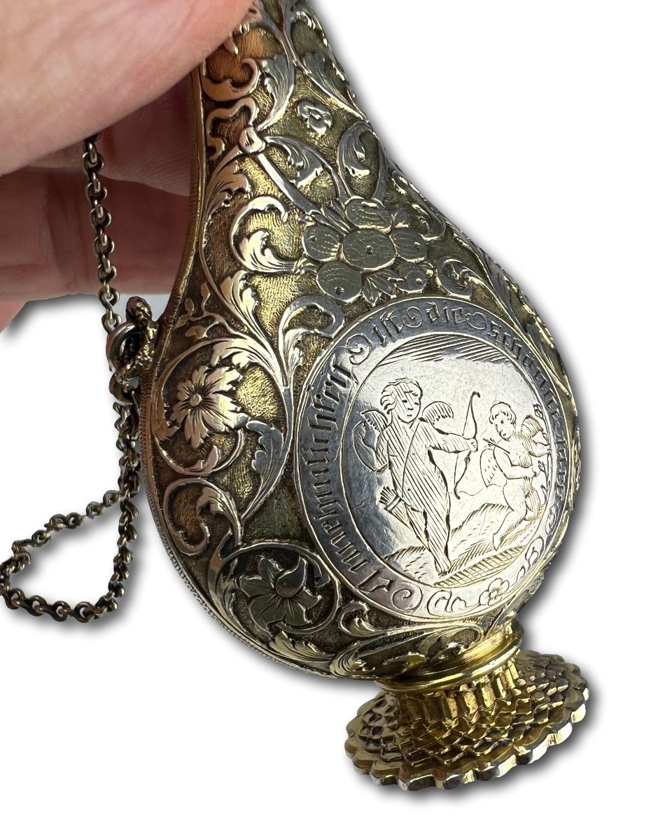 Flacon à Parfum En Argent Doré Ciselé Et Gravé. Allemagne, Augsbourg, Vers 1700. -photo-4