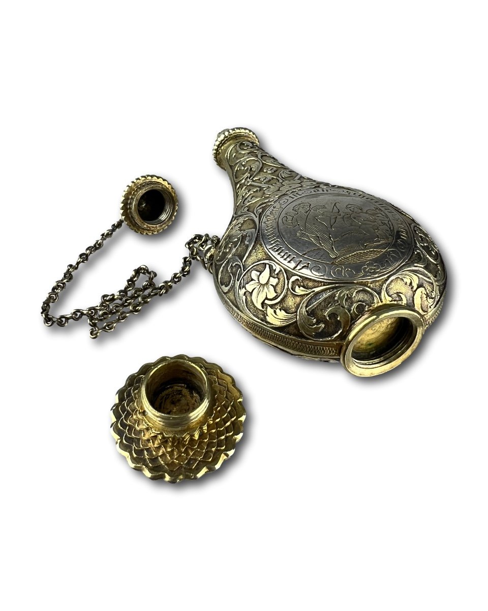 Flacon à Parfum En Argent Doré Ciselé Et Gravé. Allemagne, Augsbourg, Vers 1700. -photo-2