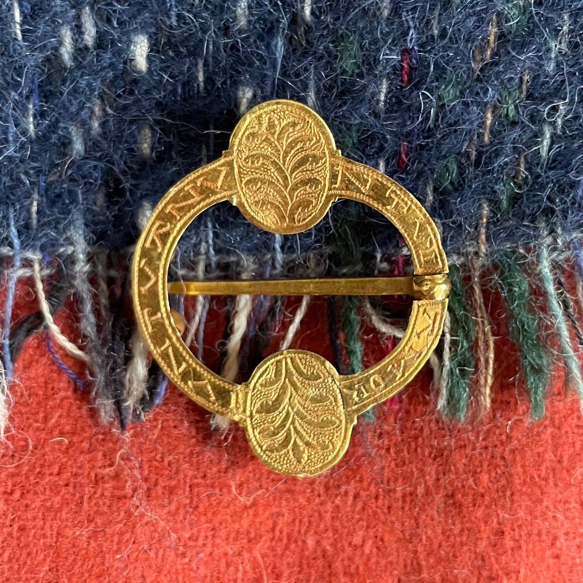 Medieval Gold & Garnet Set Annular Brooch. French Or English, 13th/14th Century.  -photo-2