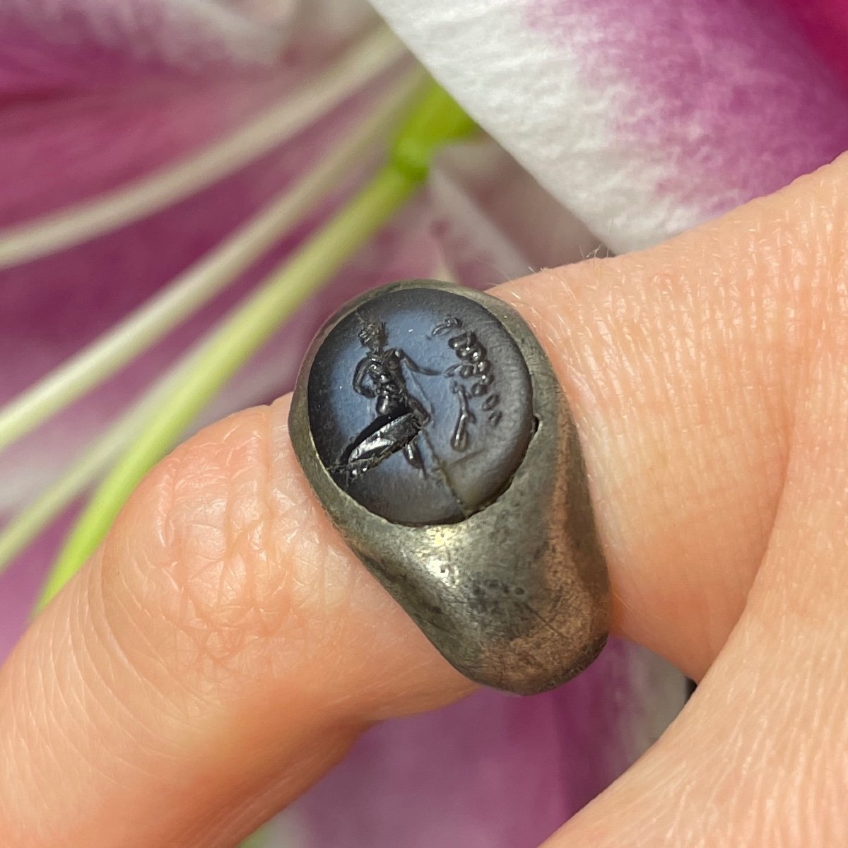 Ancient Ring With An Intaglio Of A Libation Offering. Roman, 1st/2nd Century Ad.-photo-6