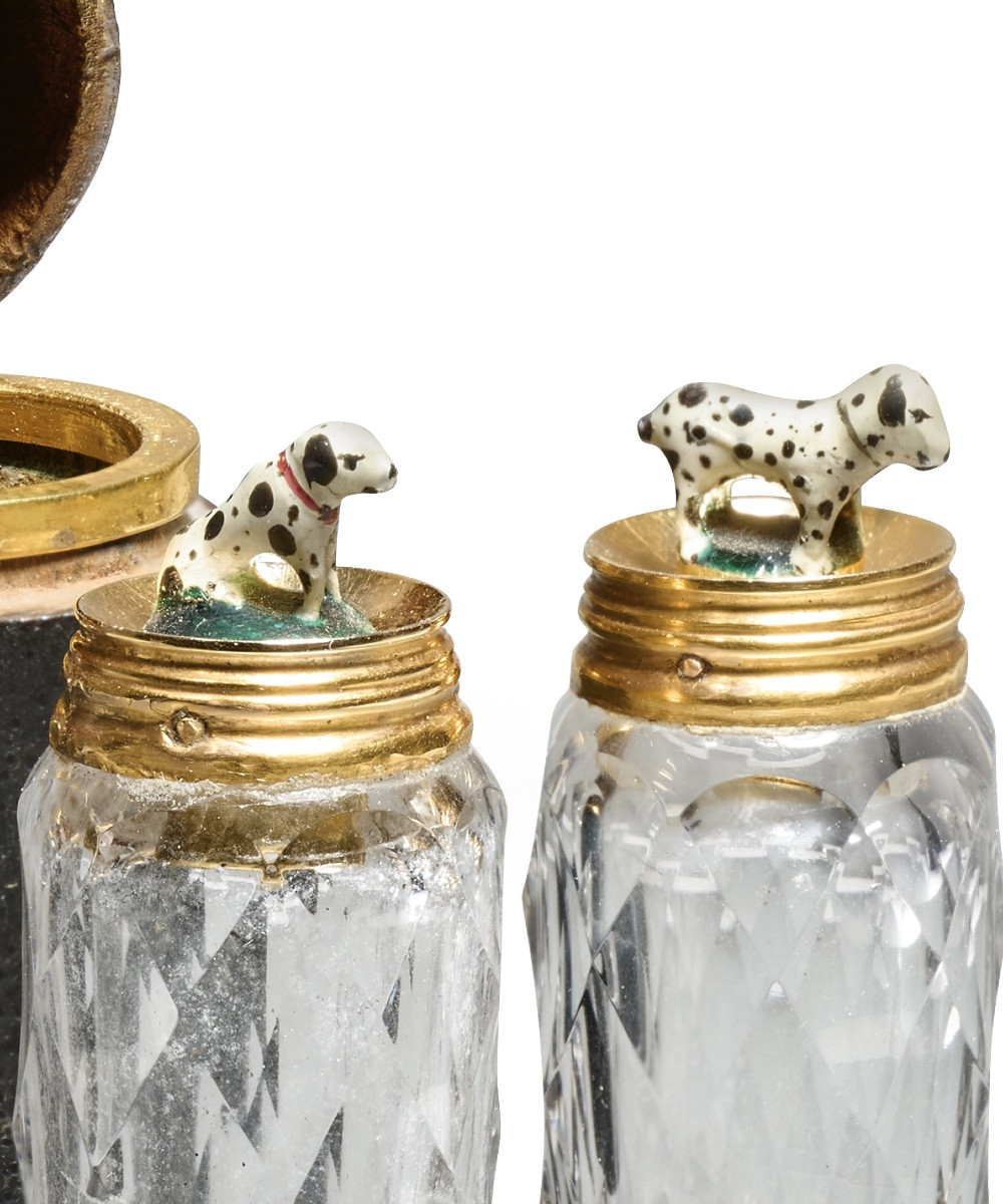 Nécessaire With A Pair Of Scent Bottles With Dalmatians. French, 18th Century.-photo-2