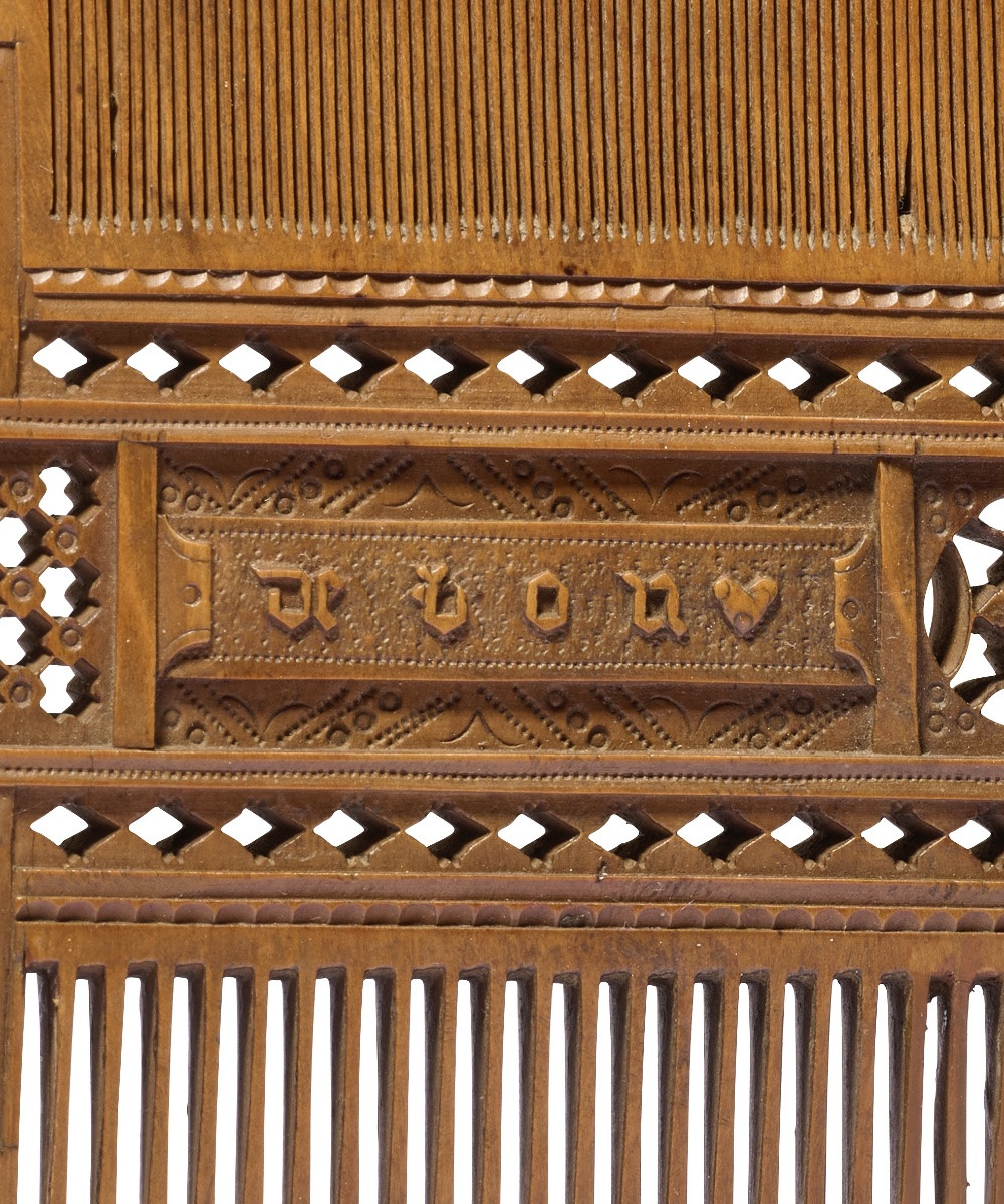 Pierced Boxwood Betrothal Comb. French, Circa 1500.-photo-3