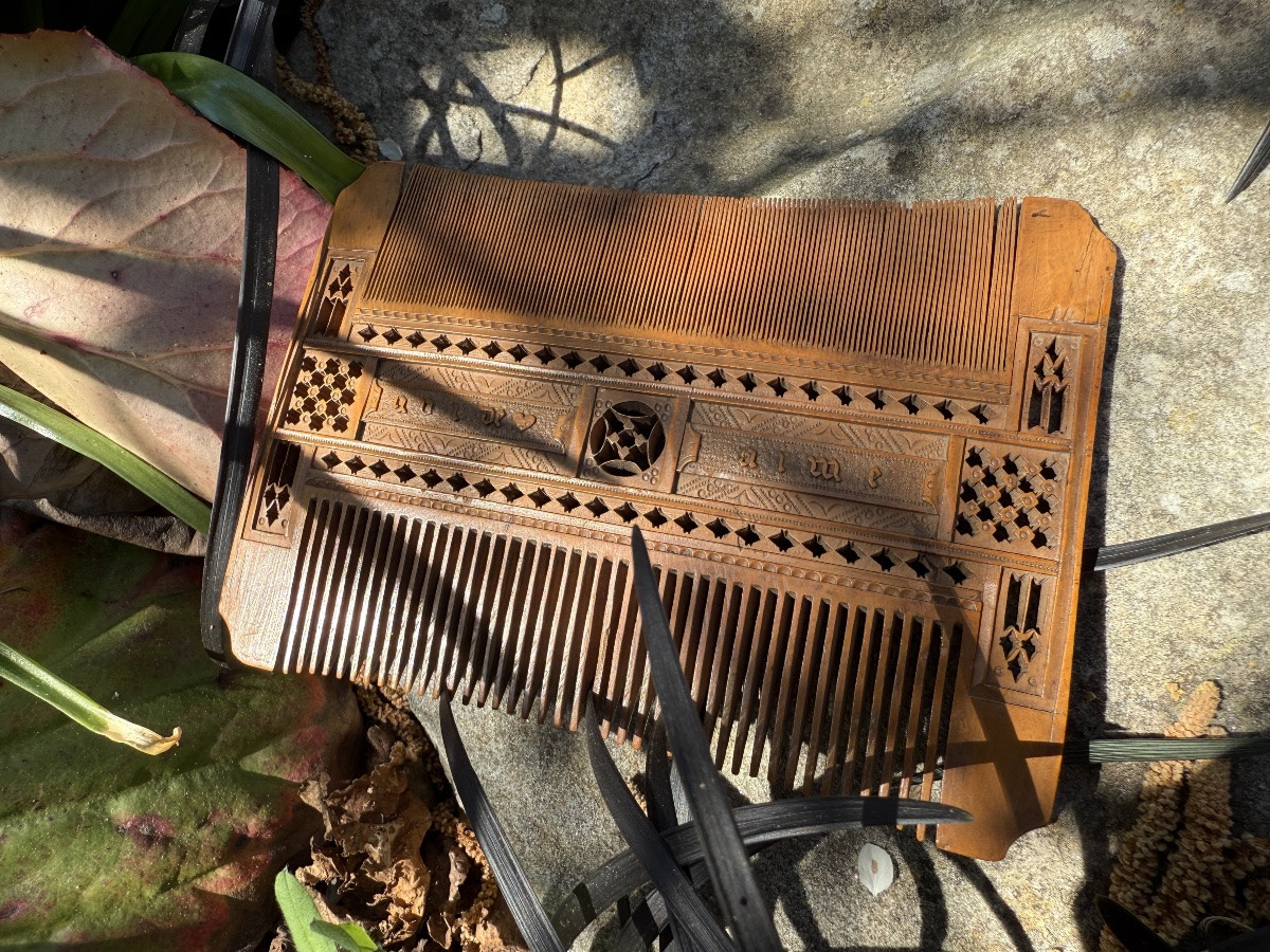 Pierced Boxwood Betrothal Comb. French, Circa 1500.-photo-6
