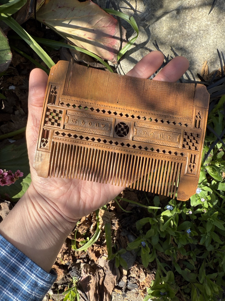 Pierced Boxwood Betrothal Comb. French, Circa 1500.-photo-8