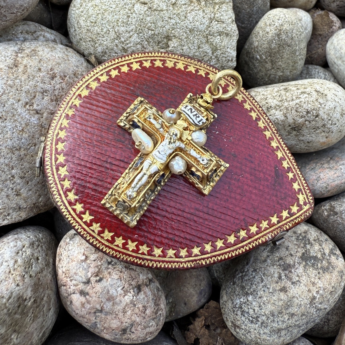 Pendentif Crucifix En Or émaillé Et Perles. Espagne Ou Allemagne, XVIe Siècle.  -photo-4