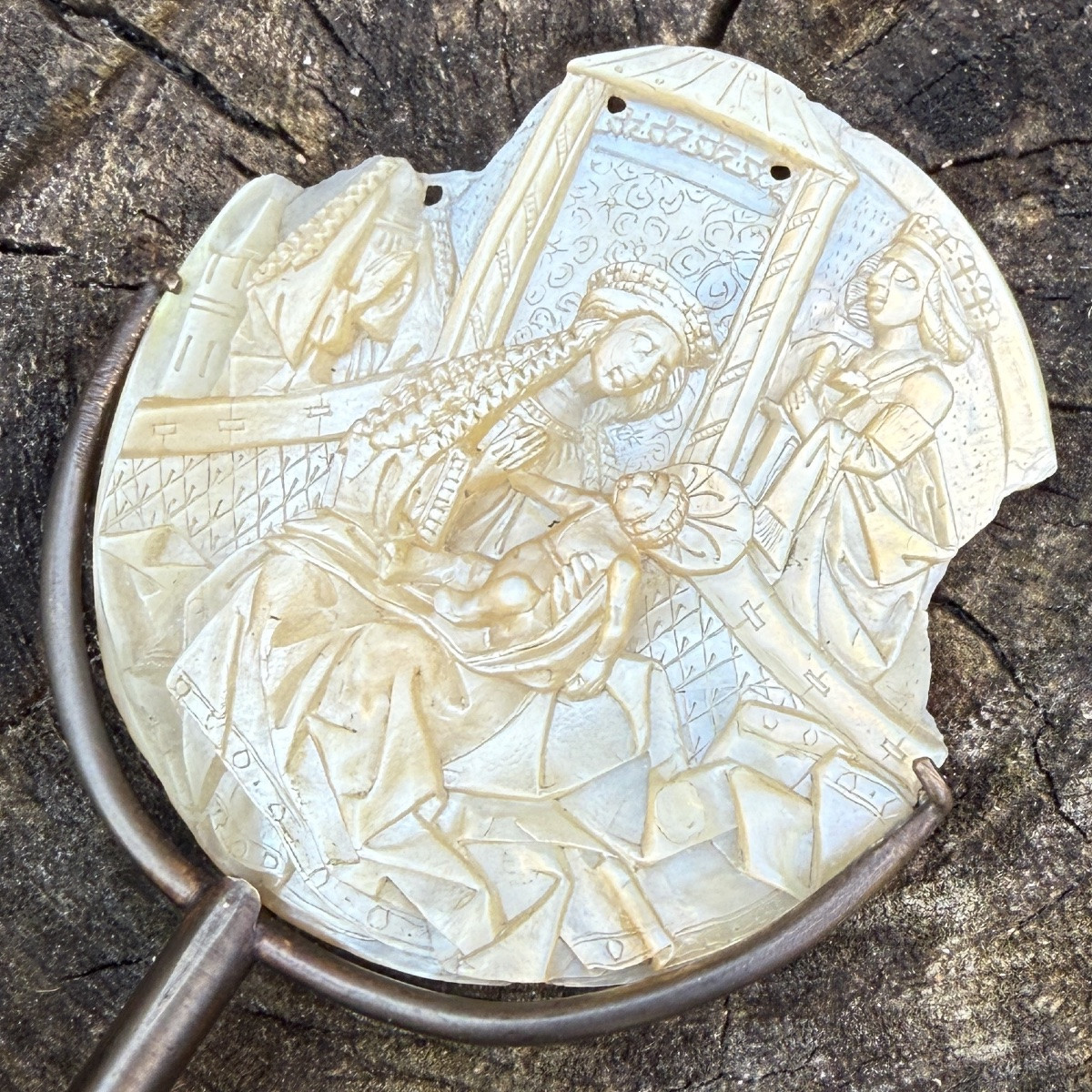 Rare Relief En Nacre Représentant La Vierge à l'Enfant. Allemagne, XVe Siècle  -photo-1