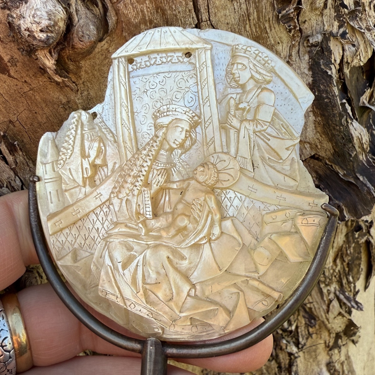 Rare Relief En Nacre Représentant La Vierge à l'Enfant. Allemagne, XVe Siècle  -photo-2