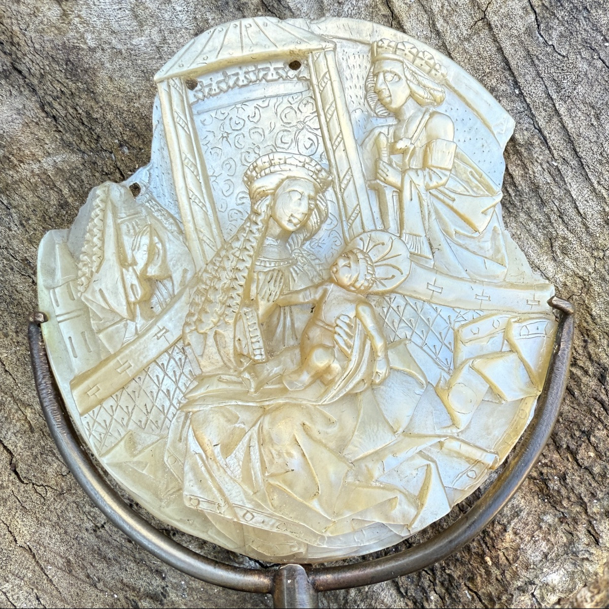 Rare Relief En Nacre Représentant La Vierge à l'Enfant. Allemagne, XVe Siècle  -photo-6