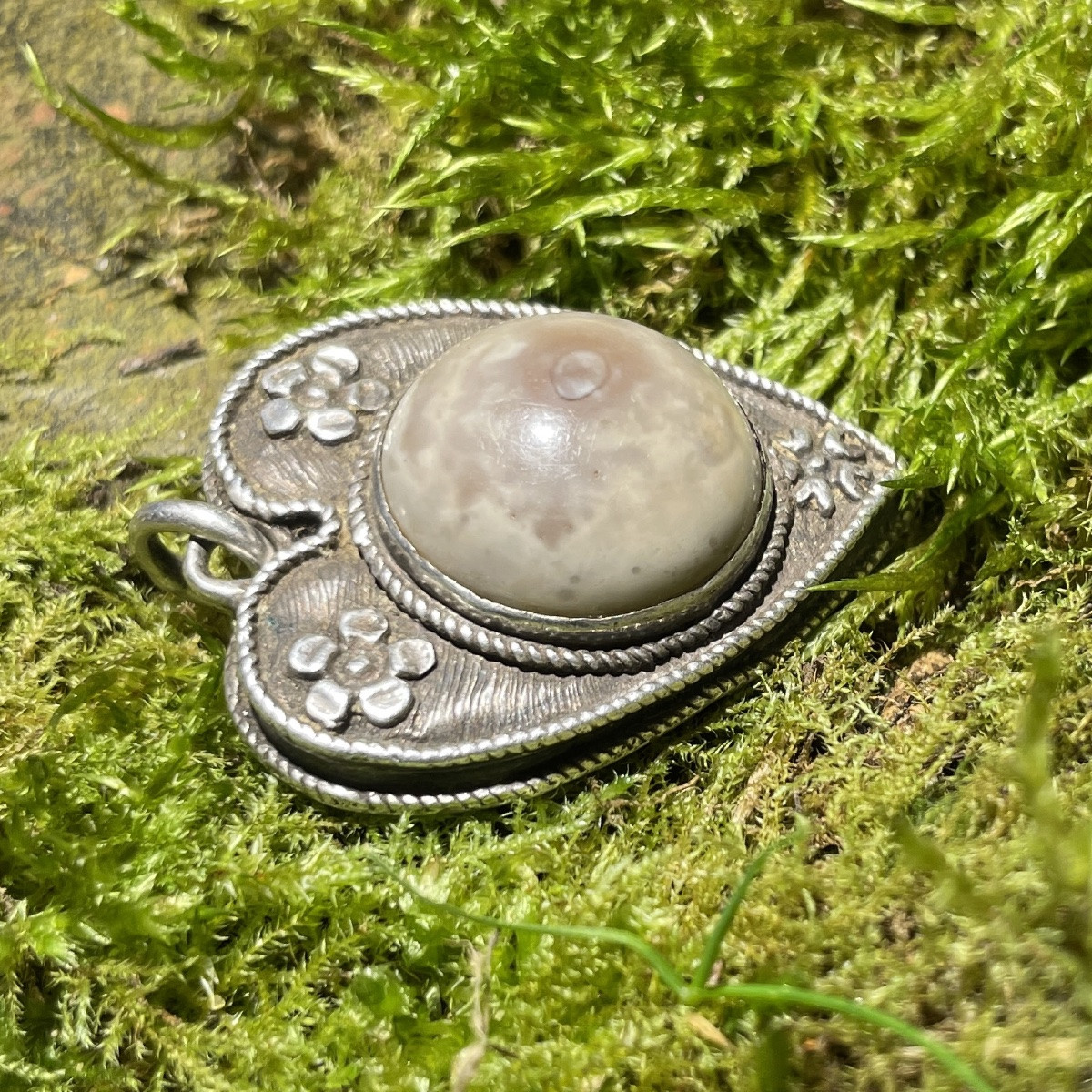 Pendentif En Argent En Forme De Cœur Orné d'Une Pierre Crapaud. Allemagne, XVe/xvie Siècle. -photo-5