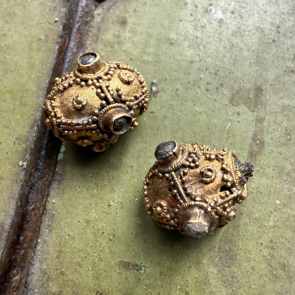 Two Anglo-saxon Gold Cannetille Beads With Glass Inlays. England, 7th Century Ad-photo-4