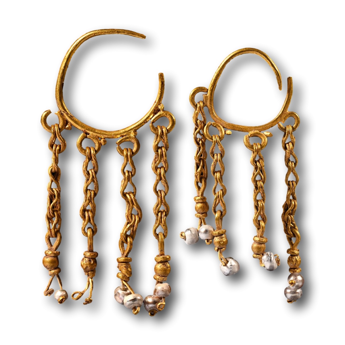 Boucles d'oreilles romaines en or avec pendants de perles. Méditerranée orientale, IVe-VIe sièc