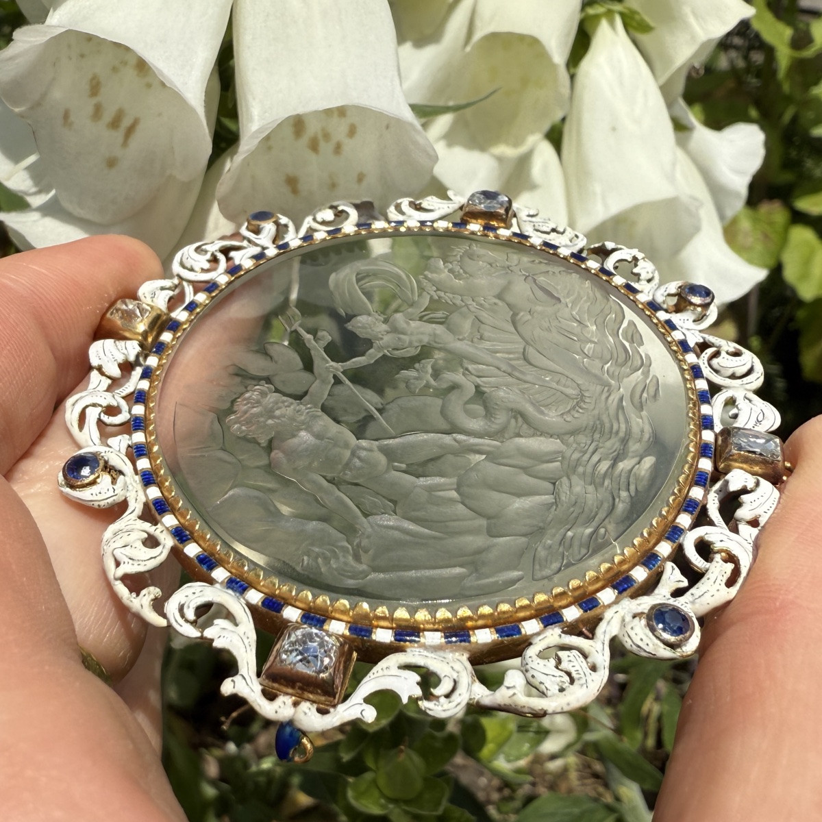 Grand pendentif en cristal de roche représentant le Triomphe de Neptune. Italie, XIXe siècle.  -photo-2