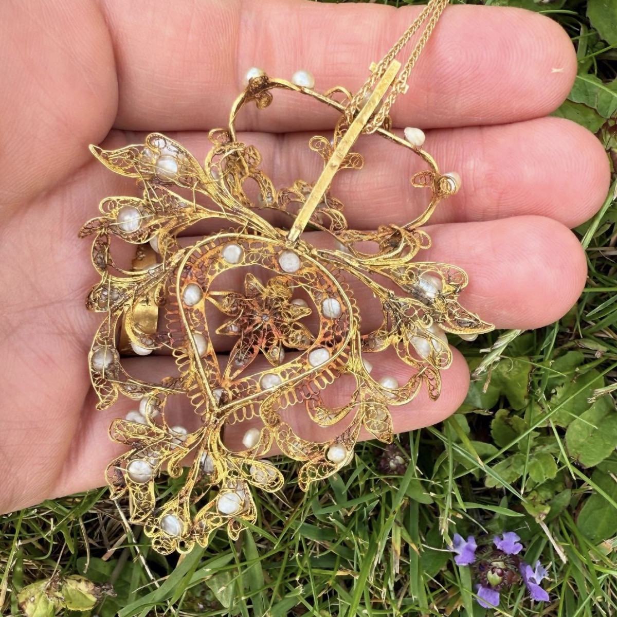 Pendentif en filigrane en forme de Sacré-Cœur flamboyant. Espagne, XVIIe siècle.  -photo-3