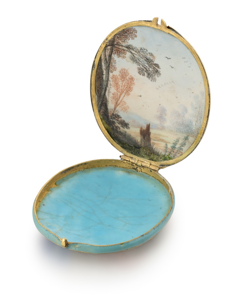 Pendentif en or et émail représentant la Vierge à l'Enfant. France, XVIIe siècle. -photo-3
