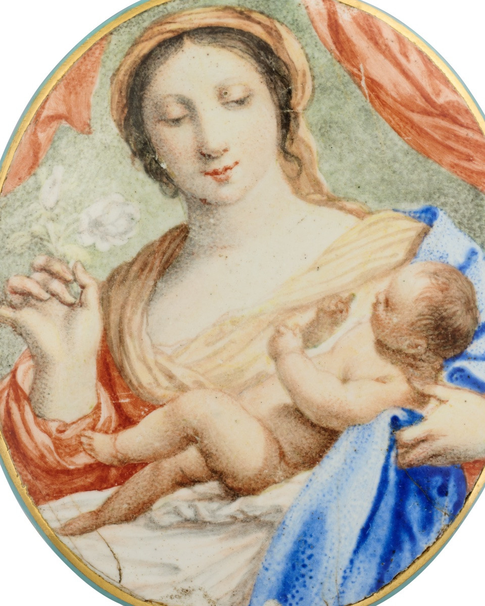 Pendentif en or et émail représentant la Vierge à l'Enfant. France, XVIIe siècle. -photo-1