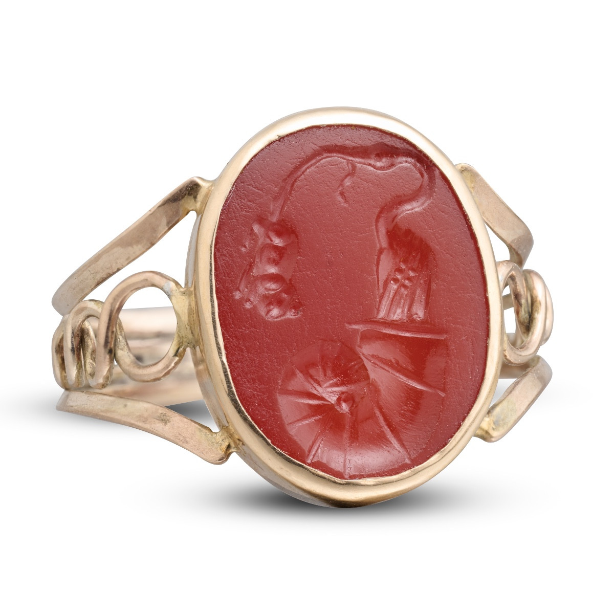 Gold Ring With Ancient Roman Intaglio Of A Stork, Shell And Mouse, 19th Century.